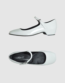 Vicini Tapeet Closed-toe Slip-ons  - Item 44301096