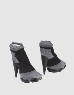 BALENCIAGA - FOOTWEAR - Ankle boots - on