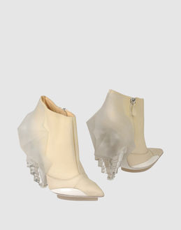BALENCIAGA - FOOTWEAR - Ankle boots - on