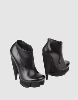 BALENCIAGA - FOOTWEAR - Ankle boots - on