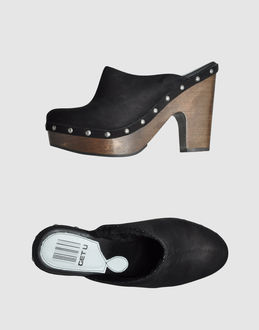 GET U - CALZATURE - Sabot - su YOOX.COM