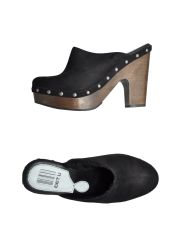 Clog mule