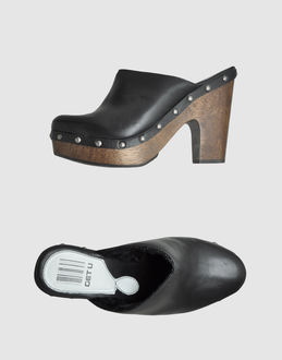 GET U - CALZATURE - Sabot - su YOOX.COM