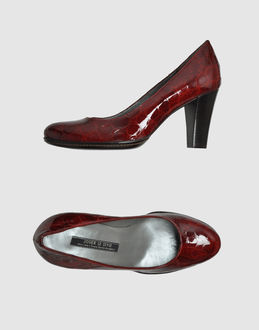 Jouer Le Style Closed-toe Slip-ons  - Item 44313652