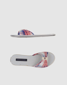 TOMMY HILFIGER - CHAUSSURES - Pantoufles - sur YOOX.COM