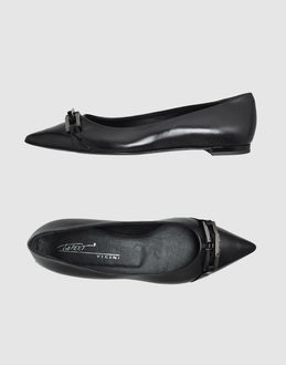 Vicini Tapeet Ballet Flats - Item 44319358