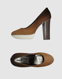 CALVIN KLEIN COLLECTION - CALZATURE - Decolletes con plateau - su YOOX.COM