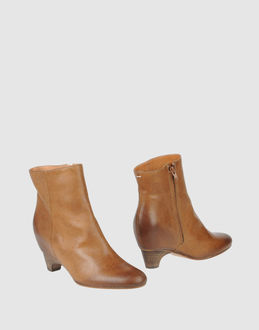 discount designer clothing: MAISON MARTIN MARGIELA 22 Ankle boots - Item 44328401