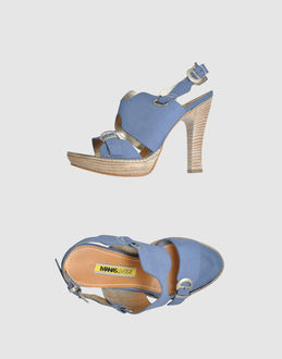 MANAS - CALZATURE - Sandali con plateau - su YOOX.COM