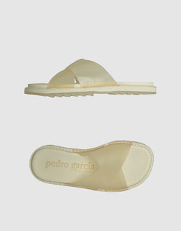 PEDRO GARCÍA - CHAUSSURES - Pantoufles - sur YOOX.COM