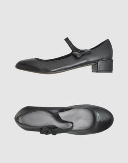 Encontrada Closed-toe Slip-ons  - Item 44332873