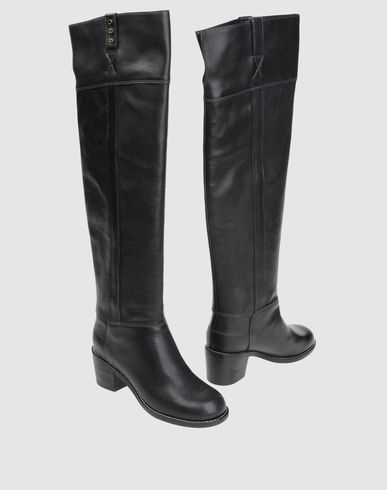 High-heeled boots