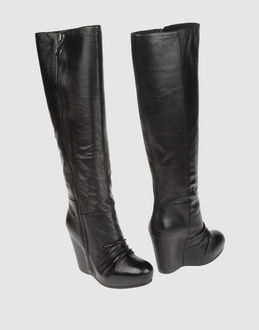 Ash Boots - Item 44347701