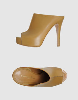 GIANVITO ROSSI - CALZATURE - Sandali con plateau - su YOOX.COM