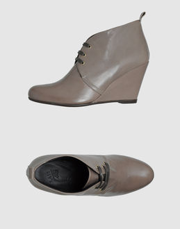 1,618 - CALZATURE - Zeppe - su YOOX.COM