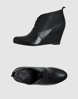 1,618 - CALZATURE - Zeppe - su YOOX.COM