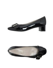 1,618 - Closed-toe slip-ons 