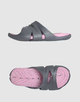 SPEEDO - CHAUSSURES - Pantoufles - sur YOOX.COM