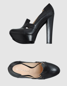 CASADEI - CALZATURE - Decolletes con plateau - su YOOX.COM