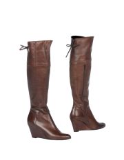 02 - High-heeled boots