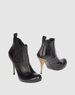 ALEXANDER MCQUEEN - CALZATURE - Stivaletti - su YOOX.COM