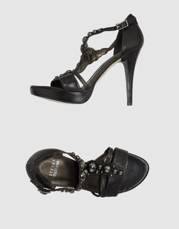 STUART WEITZMAN - CALZATURE - Sandali con tacco - su YOOX.COM