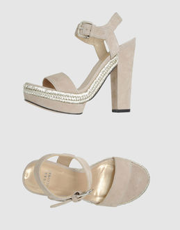 STUART WEITZMAN - CALZATURE - Sandali con plateau - su YOOX.COM
