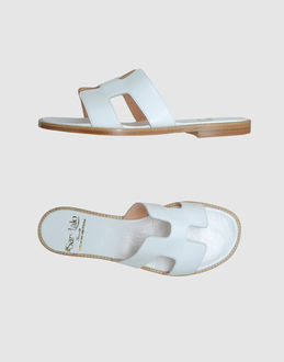 IL SANDALO - CHAUSSURES - Pantoufles - sur YOOX.COM