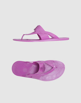 VIVIENNE WESTWOOD - CHAUSSURES - Tongs - sur YOOX.COM