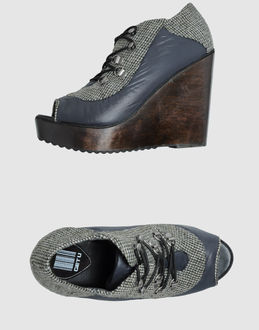 GET U - CALZATURE - Zeppe - su YOOX.COM