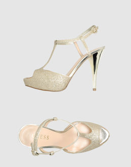 GUESS - CALZATURE - Sandali con plateau - su YOOX.COM