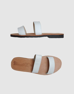VIRREINA - CHAUSSURES - Pantoufles - sur YOOX.COM