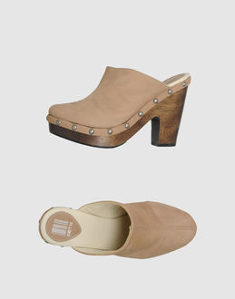 GET U - CALZATURE - Sabot - su YOOX.COM