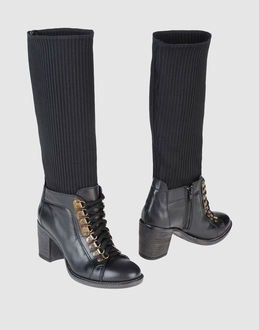 GESTE PROPOSITION - CALZATURE - Stivali con tacco - su YOOX.COM