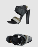 Confronta prezzi Balenciaga - calzature - sandali con plateau su yoox.com