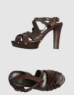 STUART WEITZMAN - CALZATURE - Sandali con plateau - su YOOX.COM
