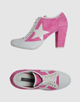LOGAN CROSSING - CALZATURE - Stringate - su YOOX.COM