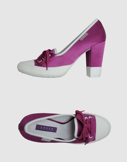 LOGAN CROSSING - CALZATURE - Stringate - su YOOX.COM