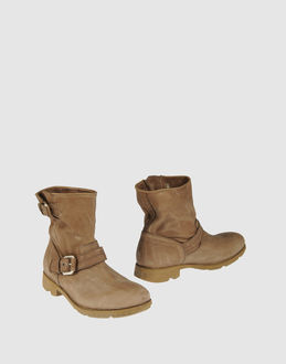 O.X.S. - CALZATURE - Stivaletti - su YOOX.COM