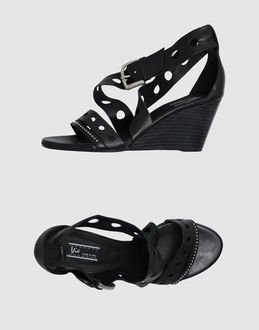 VIC - CALZATURE - Zeppe - su YOOX.COM