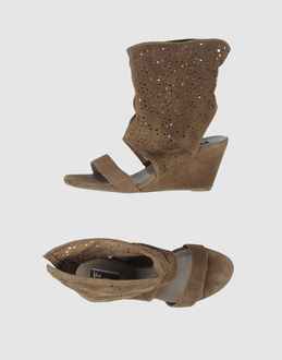 VIC - CALZATURE - Zeppe - su YOOX.COM