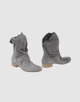 VIC - CALZATURE - Stivali - su YOOX.COM