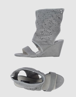 VIC - CALZATURE - Zeppe - su YOOX.COM