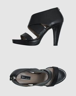 VIC - CALZATURE - Sandali con plateau - su YOOX.COM