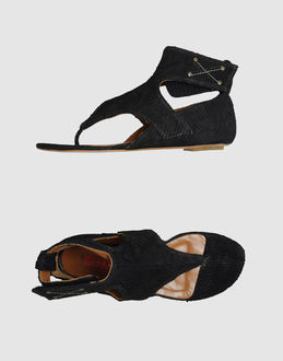 LOGAN - CALZATURE - Infradito - su YOOX.COM