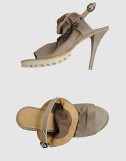 LA SUITE - CALZATURE - Sandali con plateau - su YOOX.COM