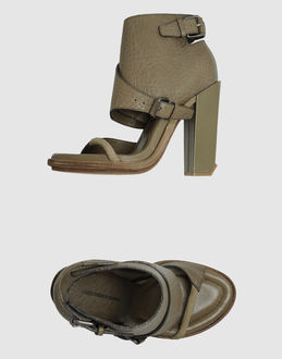 ALEXANDER WANG - CALZATURE - Sandali con plateau - su YOOX.COM