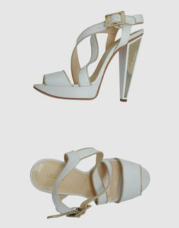 VERSACE - CALZATURE - Sandali con plateau - su YOOX.COM