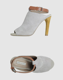 DRIES VAN NOTEN - CALZATURE - Sandali con tacco - su YOOX.COM