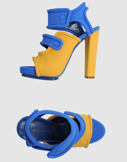 BALENCIAGA - CALZATURE - Sandali con plateau - su YOOX.COM